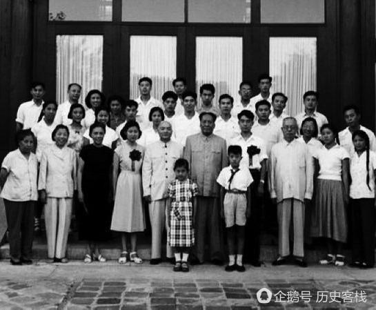 他是國民黨名將，成為毛主席的親家，孫女是超級富豪