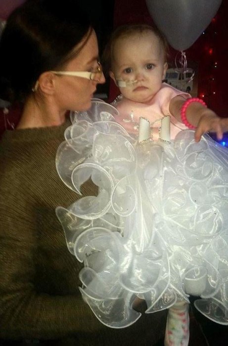 小女孩只能活兩天 父親為其辦婚禮