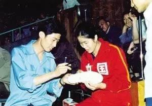 永遠走在時尚一線的小白鞋—我只要回力！