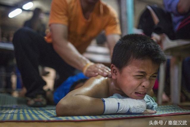 實拍泰國兒童拳擊手：男女童為了養家玩命搏擊，拼一場賺200元