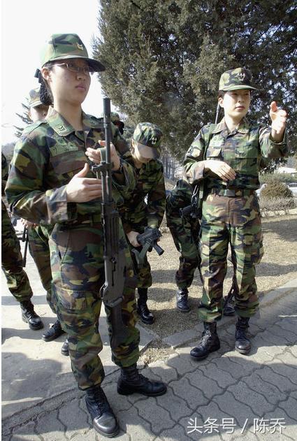 實拍韓國女兵軍營生活，男教練喜歡欺負女兵，第3張有亮點仔細看