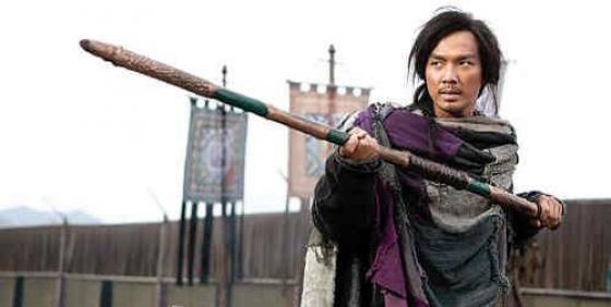 丐帮的打狗棒为什么有黄蓝之分？「黄杆子」，丐帮中的「高富帅」