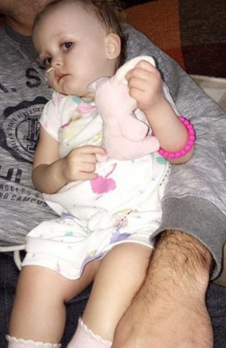 小女孩只能活兩天 父親為其辦婚禮