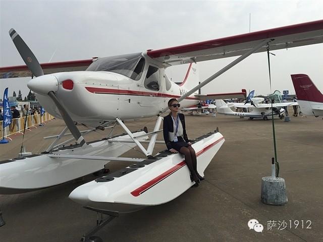 2016珠海航展美女機模：見證軍事航空發展歷程