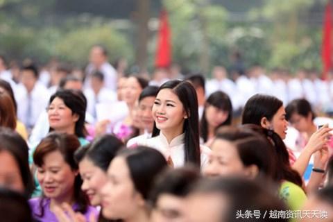 曾經的「校花」，如今已成為「越南小姐」亞軍重返母校謝恩！