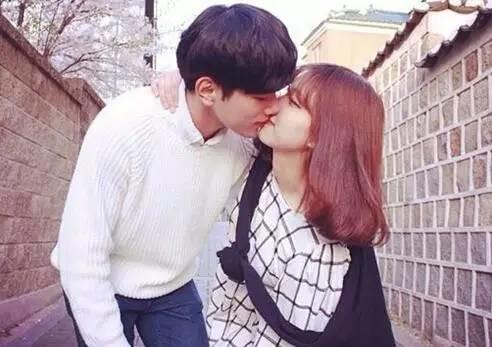 當12星座女生被你強吻