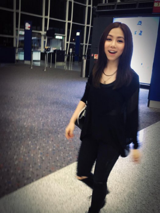 鄧紫棋又玩自拍，除了魚泡嘴賣萌，網友被大耳環吸睛