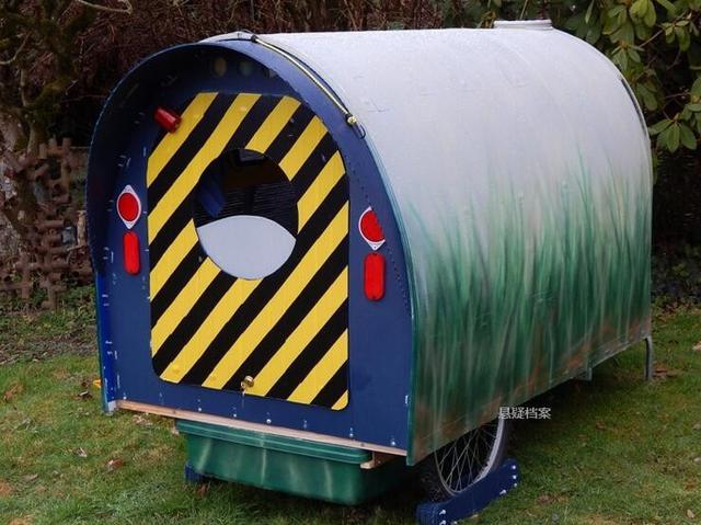 美國大爺想去旅行,花150美元親手打造房車