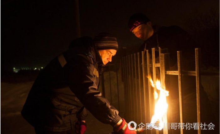 俄羅斯「永夜之城」，獨特日常生活，開門需用火烤