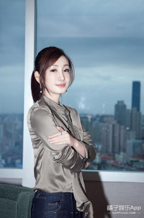 秦海璐可不只有「瘋了般」的演技，還有逆天的好衣品！