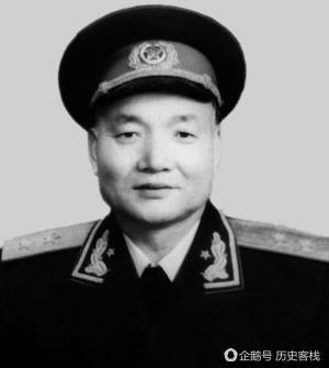 他是國民黨名將，成為毛主席的親家，孫女是超級富豪