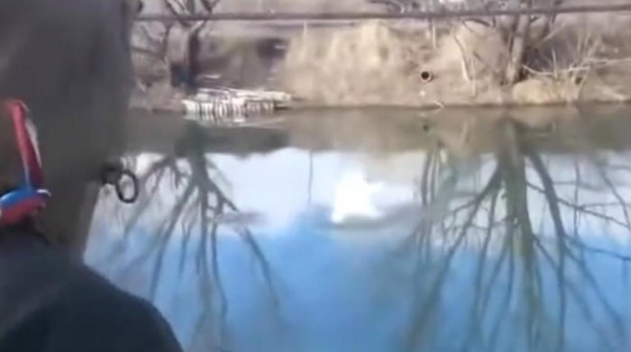 男子用手榴彈炸魚，這收穫太讓人意外了！