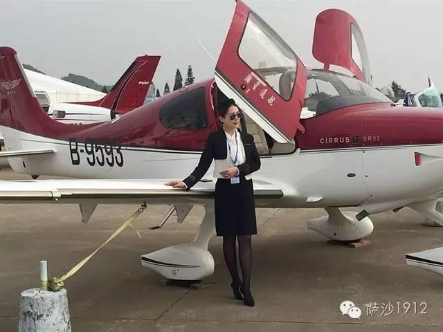 2016珠海航展美女機模：見證軍事航空發展歷程