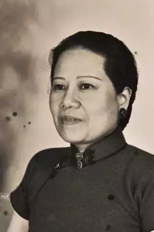 宋靄齡對蔣介石的刻意「經營」：從婚姻到財政