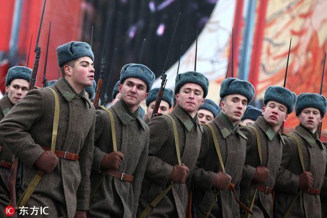 俄羅斯士兵扮蘇聯紅軍參加閱兵 紀念紅場閱兵75周年