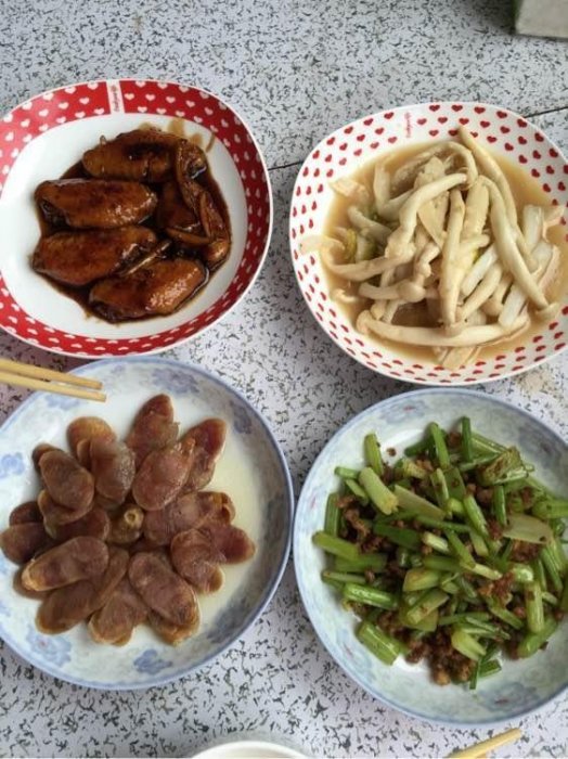 和男友異地戀8年,每周看到我給他做的,決定娶我