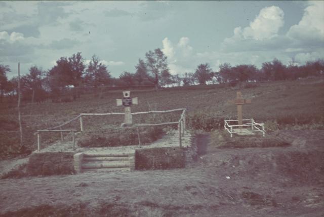 這些戰死的德軍算是幸運的，他們好歹還有一塊墓碑！