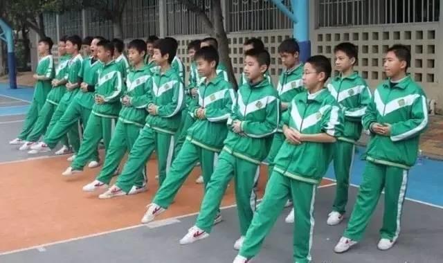 永遠走在時尚一線的小白鞋—我只要回力！