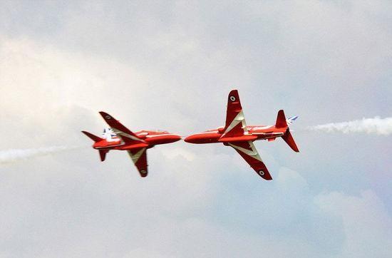 中國殲-20戰機怎麼樣?英國飛行員大喊:太棒了!