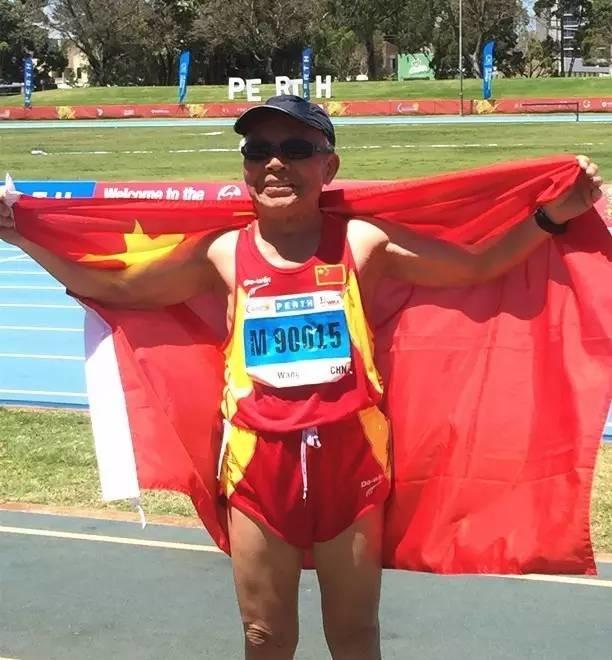 92歲中國老爺爺,5000米、10000米登上世界最高領獎台