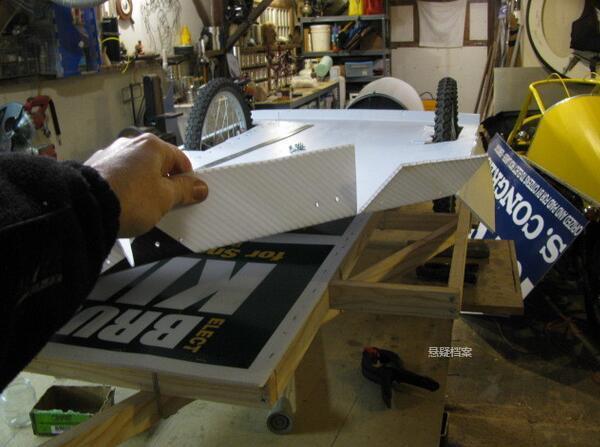 美國大爺想去旅行,花150美元親手打造房車