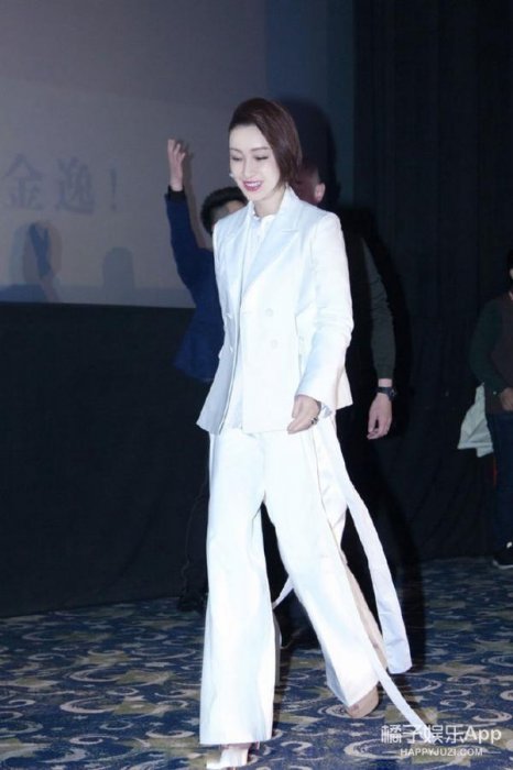 秦海璐可不只有「瘋了般」的演技，還有逆天的好衣品！