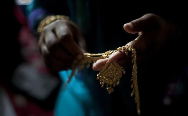 這個國家女孩早早出嫁,家長稱早結婚能避免性騷擾