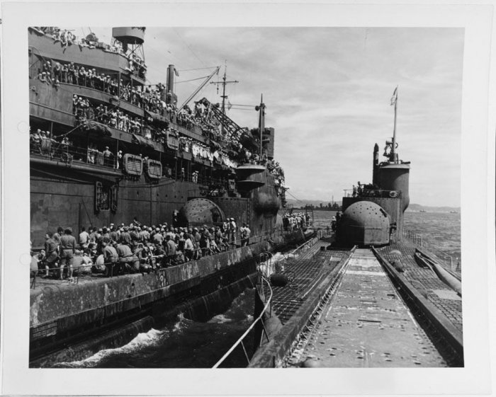 1945年,日本海軍三艘伊-400級巨型潛艇投降