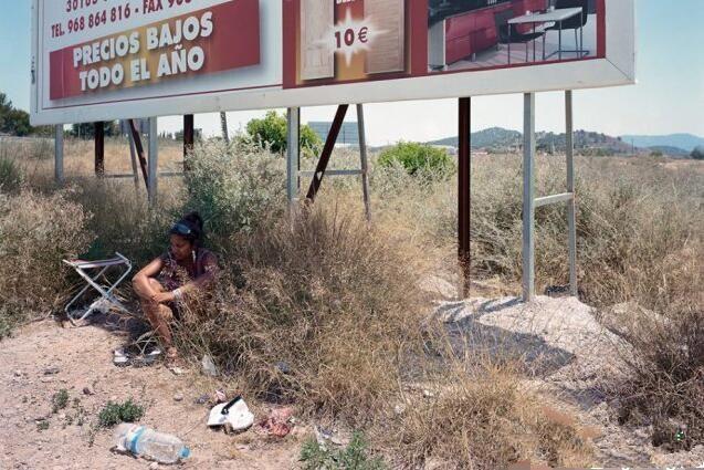 西班牙路邊的特殊工作者，在車內為客人服務