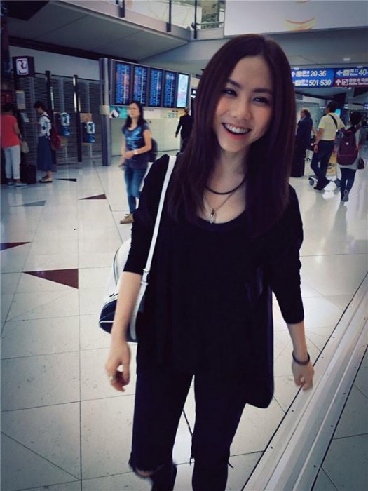 鄧紫棋機場接機照曝光，人氣王招圍堵，保鏢塊頭亮了