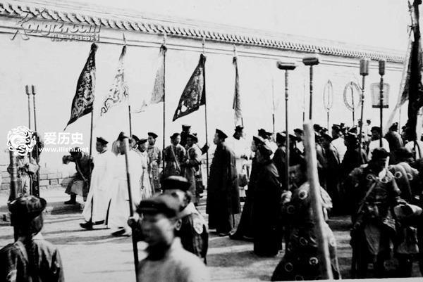 袁世凱按皇帝禮儀搞的葬禮 實在太鋪張只能湊錢修墓