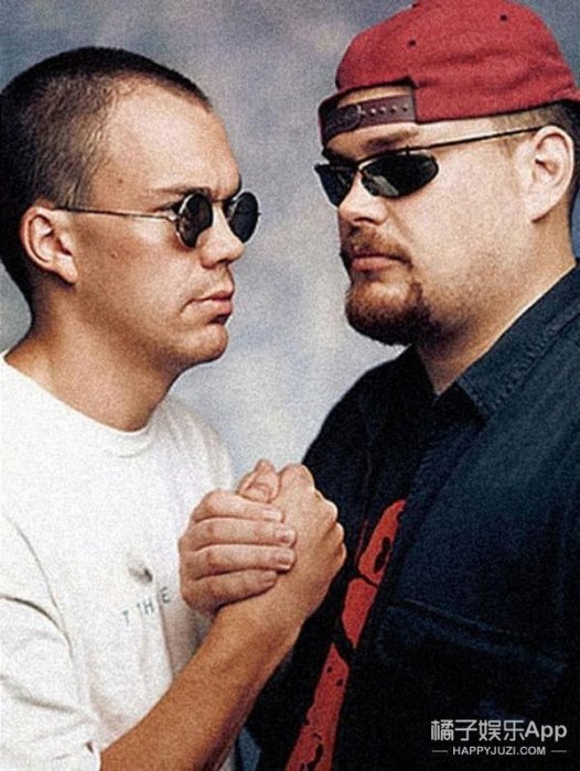 為拍追車戲建公路，拍完拆掉為100貧困戶建房子，這片你看過！