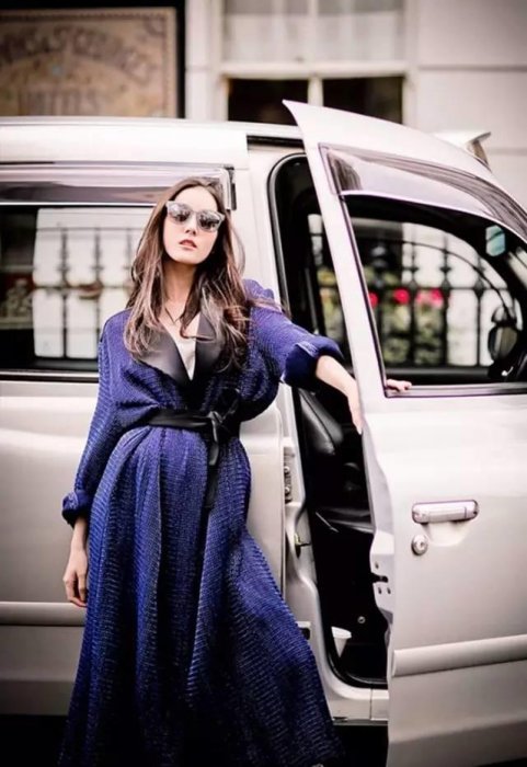 她是盛一倫最惦念的人，連陳偉霆都願意實力寵，出道三年就坐擁了千萬粉絲！