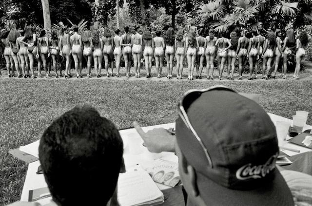 直擊選美之國的20張黑白紀實照