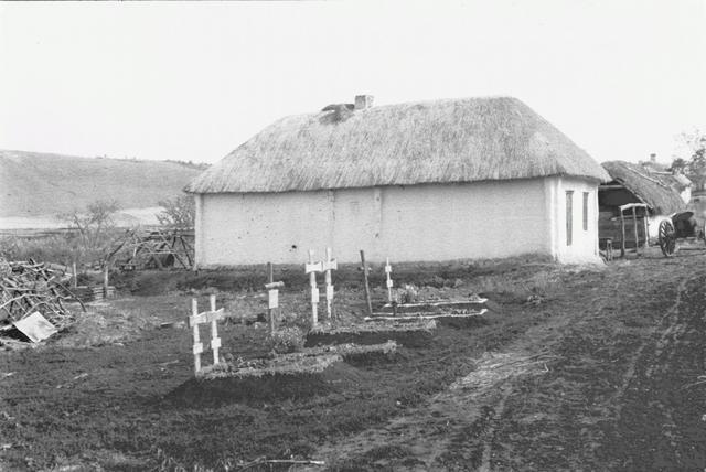 這些戰死的德軍算是幸運的，他們好歹還有一塊墓碑！