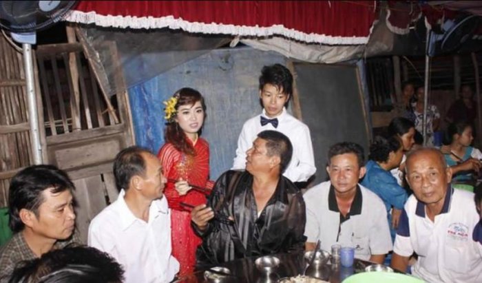 小伙網上曬7萬娶回的越南美嬌娘，細心網友發現問題