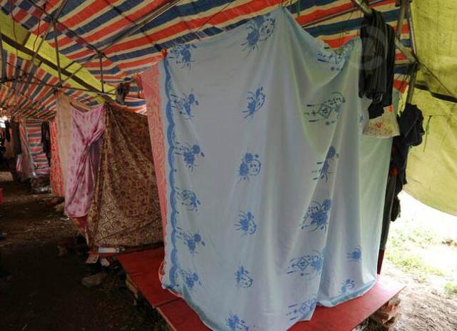 工地上的「夫妻床」，簡陋的毫無隱私可言