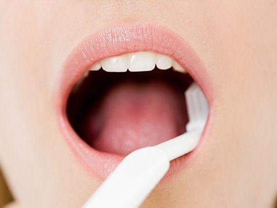 一片葉子是口臭「死對頭」，泡水喝，3分鐘改善口氣，生活無尷尬