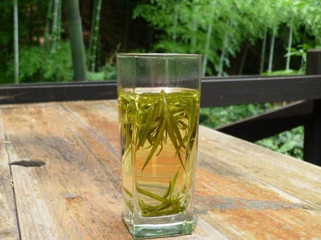 一片葉子是口臭「死對頭」，泡水喝，3分鐘改善口氣，生活無尷尬