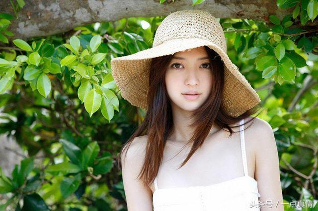 父親給弟弟傾家蕩產買房我毫無怨言，半年後他們卻在我家哭訴！