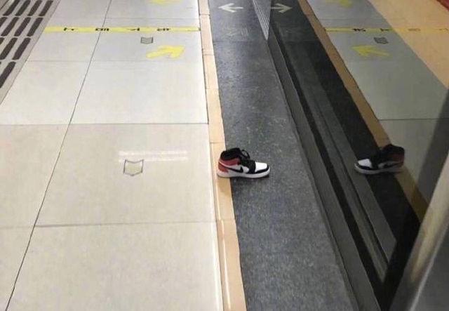 我要下車！大叔搭地鐵到站衝下車...「13秒回原位」！網笑翻：完美詮釋地鐵日常！(片)