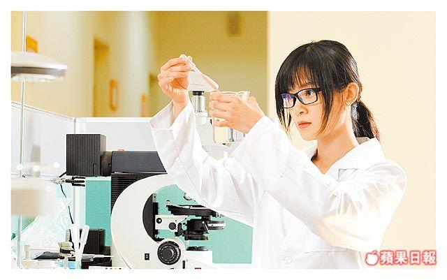 理科學霸博士好正!脫白袍變「超嫵媚肚皮舞孃」神性感.. 網跪:才貌雙全真女神是妳