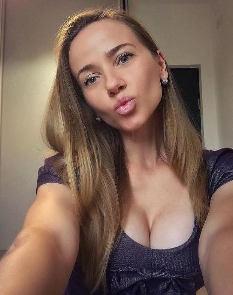 美魔女裝幼齒直播 差點轉台！等看到「發育超車女兒」…眾人目光狂盯：換人好嗎？