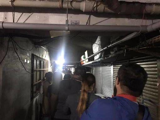 這是投票所你敢信？高雄又老又窮...「連排選舉都像在過奈何橋」！比鬼屋還陰森