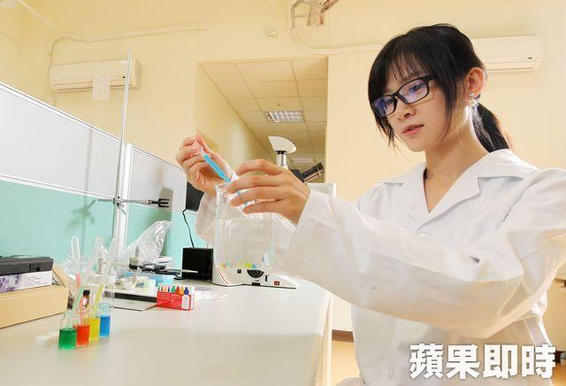 理科學霸博士好正!脫白袍變「超嫵媚肚皮舞孃」神性感.. 網跪:才貌雙全真女神是妳