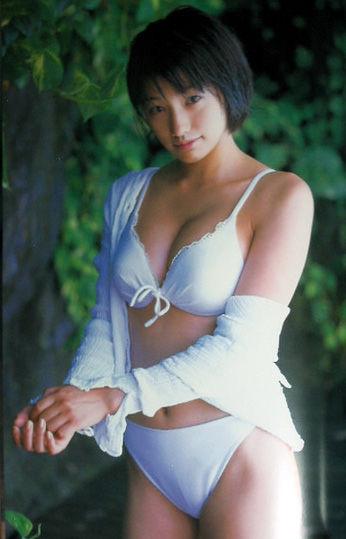 美女主持黑歷史！遭翻出多張「大口素香腸.GIF」使人秒想歪！竟還滴汁超邪惡…(15P)