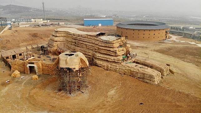 不愧是山寨強國！對岸「盜版人面獅身」恥度爆表...醜到引發中國人民覺醒：真是不倫不類