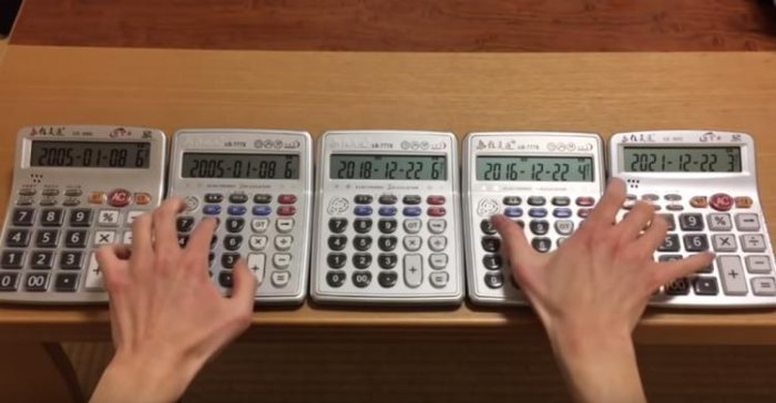 五台計算機按出神曲！ 超狂網友神技巧彈奏莫札特雙手狂飛…網驚：請收下我的膝蓋！