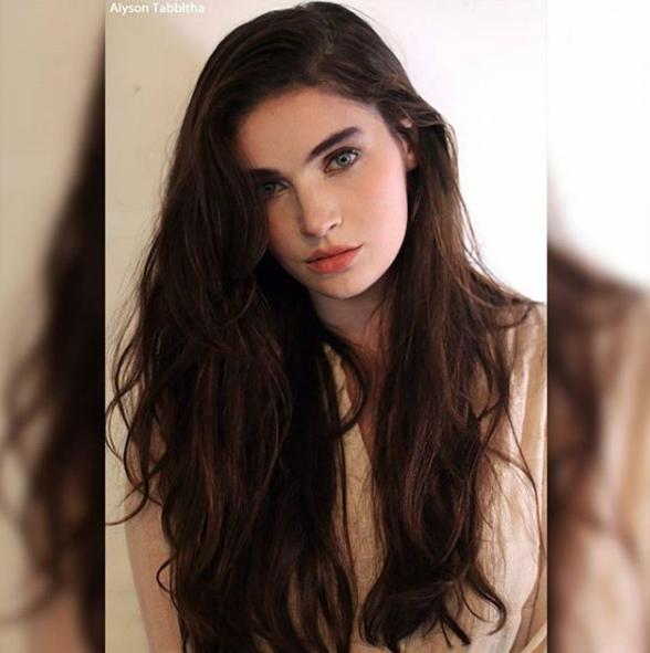 易容術4ni？超神還原coser總結年度最佳裝扮 最後竟讓網友選擇跪著看：到底怎麼辦到的