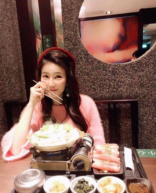 補習班英文老師「天菜顏值+精美板書超開掛」ptt表特版全炸鍋：這傳送門必須開起來